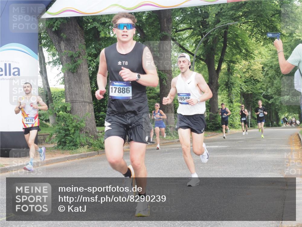 29.06.2025 - hella hamburg halbmarathon KatJ http://msf.ph/oto/8290239 29.06.2025 10:12:36 Zwischen KM18-KM19  meine-sportfotos.de