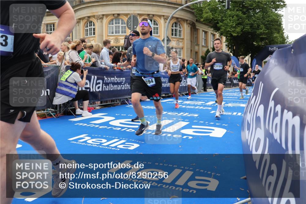 29.06.2025 - hella hamburg halbmarathon Strokosch-Dieckow http://msf.ph/oto/8290256 29.06.2025 10:49:46 Ziel 2706, 3060, 3543, 4017, 5460, 5894, 6115, 6125, 7332, 8455, 9126, 9200, 9551, 9597, 9619, 9723, 9924, 11975, 13159, 13463, 14794, 16800, 16843, 16877, 17282, 17753, 18058, 18451, 18926, 19109, 19122 meine-sportfotos.de