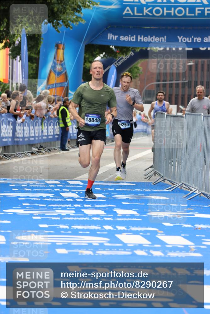 29.06.2025 - hella hamburg halbmarathon Strokosch-Dieckow http://msf.ph/oto/8290267 29.06.2025 10:19:56 Ziel 9255, 14188, 18848 meine-sportfotos.de