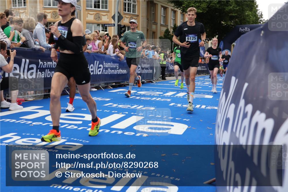 29.06.2025 - hella hamburg halbmarathon Strokosch-Dieckow http://msf.ph/oto/8290268 29.06.2025 10:49:47 Ziel 2540, 2706, 3060, 3543, 4017, 5460, 5894, 6125, 7332, 8455, 9126, 9200, 9491, 9551, 9597, 9619, 9723, 9924, 11975, 12527, 13159, 13463, 14794, 16800, 16843, 16877, 16887, 17282, 17753, 18451, 18926, 19109, 19122 meine-sportfotos.de