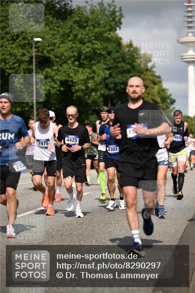 29.06.2025 - hella hamburg halbmarathon Dr. Thomas Lammeyer http://msf.ph/oto/8290297 29.06.2025 09:53:26 Kennedybrücke 1343, 1445, 1615, 1800, 1803, 1975, 2324, 2573, 2949, 3282, 3431, 3530, 4303, 4425, 4528, 5248, 5889, 6123, 6682, 7495, 7796, 8370, 8629, 8925, 9264, 9265, 9294, 9296, 9979, 10894, 10930 meine-sportfotos.de