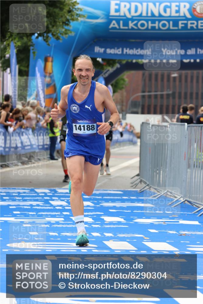 29.06.2025 - hella hamburg halbmarathon Strokosch-Dieckow http://msf.ph/oto/8290304 29.06.2025 10:19:54 Ziel 9255, 14188, 18848 meine-sportfotos.de