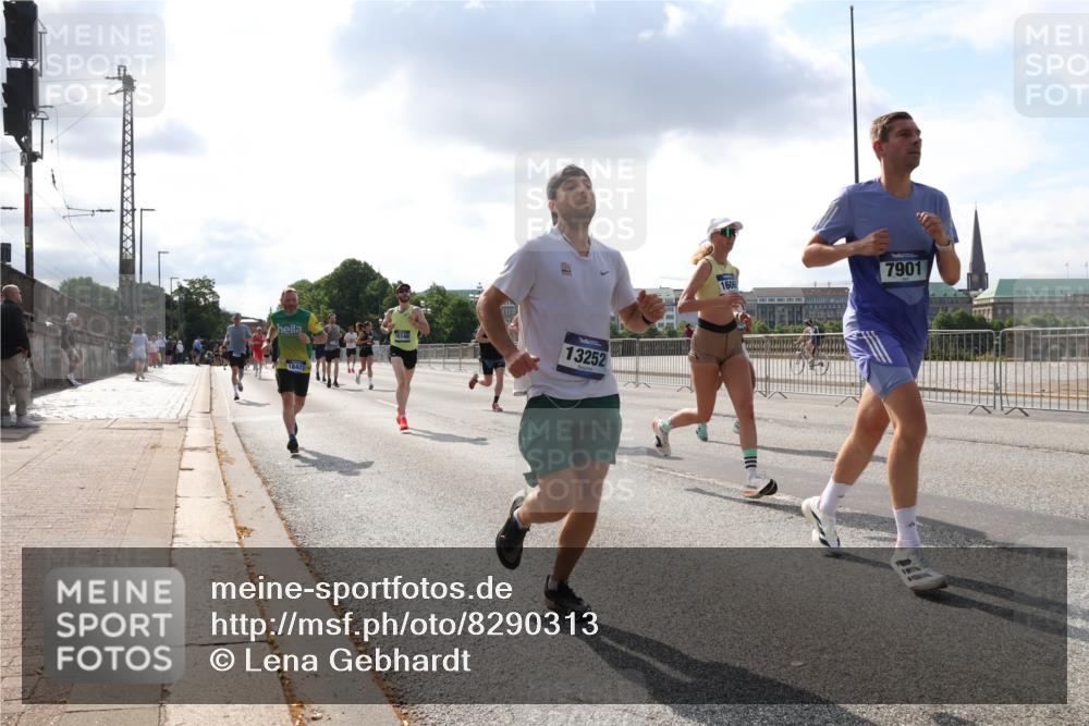 29.06.2025 - hella hamburg halbmarathon Lena Gebhardt http://msf.ph/oto/8290313 29.06.2025 09:46:20 Lombardsbrücke 18422, 13252, 1606, 7901, 1080, 1344, 1889, 1894, 2460, 2525, 3809, 3843, 3955, 4463, 4477, 4812, 5042, 6169, 6495, 7055, 7186, 7534, 7845, 7880, 7901, 8062, 8784, 8864, 8956, 9345, 10298, 10453, 10865, 10929, 11199, 11230, 11282, 11304, 11661, 11833, 12189, 12681, 12987, 13167, 13252, 13617, 13754, 13961, 14167, 14276, 14293, 15115, 15391, 15689, 15902, 16065, 16140, 16243, 16507, 16580, 16811, 16931, 16957, 17213, 17768 meine-sportfotos.de