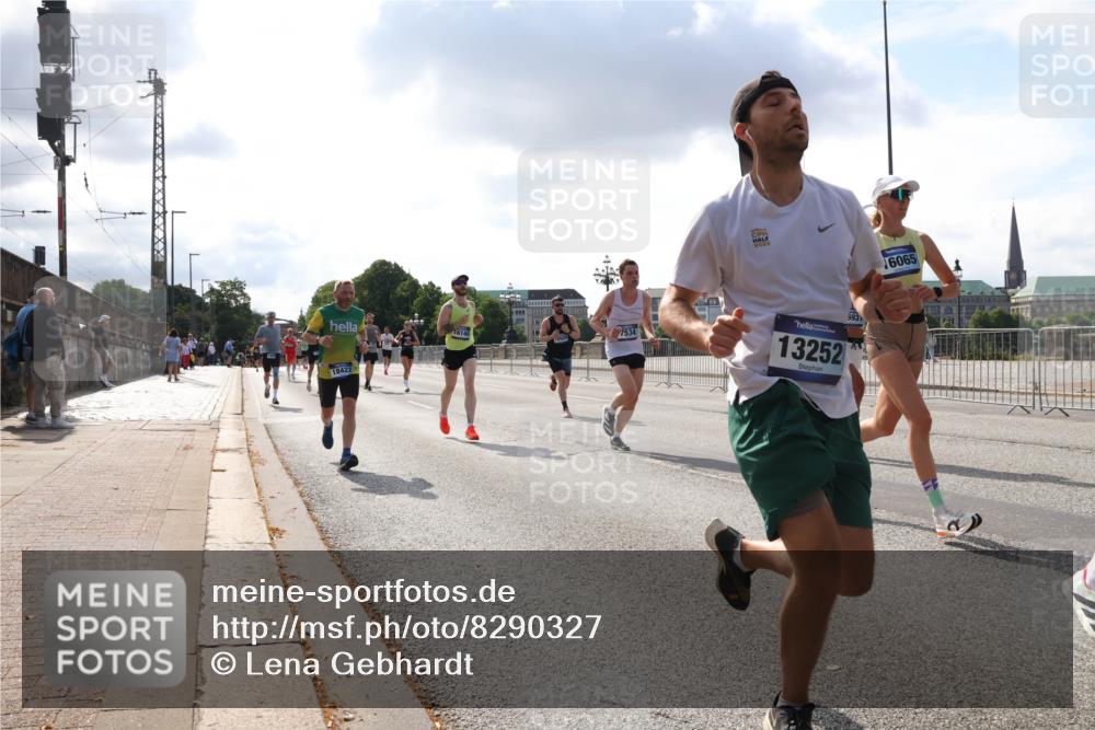 29.06.2025 - hella hamburg halbmarathon Lena Gebhardt http://msf.ph/oto/8290327 29.06.2025 09:46:20 Lombardsbrücke 16140, 7534, 18422, 2023, 13252, 593, 16065, 1080, 1344, 1889, 1894, 2460, 2525, 3809, 3843, 3955, 4463, 4477, 4812, 5042, 6169, 6495, 7055, 7186, 7534, 7845, 7880, 7901, 8062, 8784, 8864, 8956, 9345, 10298, 10453, 10865, 10929, 11199, 11230, 11282, 11304, 11661, 11833, 12189, 12681, 12987, 13167, 13252, 13617, 13754, 13961, 14167, 14276, 14293, 15115, 15391, 15689, 15902, 16065, 16140, 16243, 16507, 16580, 16811, 16931, 16957, 17213, 17768 meine-sportfotos.de