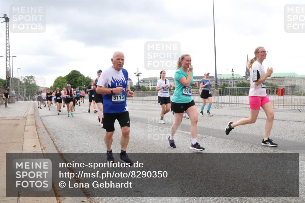 29.06.2025 - hella hamburg halbmarathon Lena Gebhardt http://msf.ph/oto/8290350 29.06.2025 10:55:45 Lombardsbrücke 3115, 15081, 9614, 1616, 1873, 1917, 2793, 3101, 3115, 3157, 3244, 3268, 3577, 4265, 4470, 4473, 4628, 4896, 5040, 5220, 5222, 5306, 5483, 5487, 5575, 5994, 6055, 6056, 6113, 6257, 6494, 6594, 7516, 7548, 7616, 7680, 7969, 8110, 8527, 8532, 8533, 8626, 8648, 9548, 9614, 9618, 9838, 9857, 9858, 9861, 9865, 9956, 10094, 10436, 10438, 10449, 10559, 10593, 10640, 10885, 11109, 11903, 11962, 11963, 12695, 12902, 13230, 14727, 15152, 16385 meine-sportfotos.de