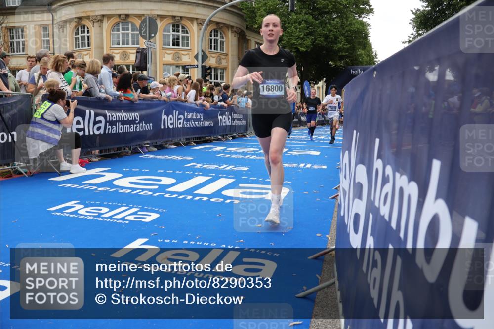 29.06.2025 - hella hamburg halbmarathon Strokosch-Dieckow http://msf.ph/oto/8290353 29.06.2025 10:49:49 Ziel 2540, 3543, 4017, 5460, 5894, 6125, 8454, 8455, 9126, 9200, 9491, 9551, 9597, 9723, 9924, 11975, 12527, 12733, 13159, 13463, 14794, 16716, 16732, 16800, 16877, 16887, 17282, 17753, 18926, 19109, 19122 meine-sportfotos.de