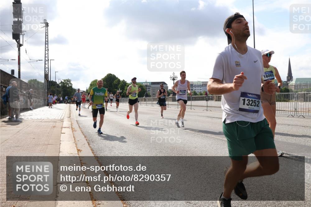 29.06.2025 - hella hamburg halbmarathon Lena Gebhardt http://msf.ph/oto/8290357 29.06.2025 09:46:20 Lombardsbrücke 2023, 7534, 13252, 16065, 1080, 1344, 1889, 1894, 2460, 2525, 3809, 3843, 3955, 4463, 4477, 4812, 5042, 6169, 6495, 7055, 7186, 7534, 7845, 7880, 7901, 8062, 8784, 8864, 8956, 9345, 10298, 10453, 10865, 10929, 11199, 11230, 11282, 11304, 11661, 11833, 12189, 12681, 12987, 13167, 13252, 13617, 13754, 13961, 14167, 14276, 14293, 15115, 15391, 15689, 15902, 16065, 16140, 16243, 16507, 16580, 16811, 16931, 16957, 17213, 17768 meine-sportfotos.de