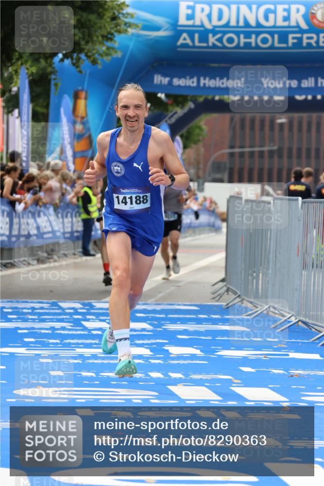 29.06.2025 - hella hamburg halbmarathon Strokosch-Dieckow http://msf.ph/oto/8290363 29.06.2025 10:19:54 Ziel 9255, 14188, 18848 meine-sportfotos.de