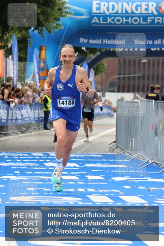 29.06.2025 - hella hamburg halbmarathon Strokosch-Dieckow http://msf.ph/oto/8290405 29.06.2025 10:19:54 Ziel 9255, 14188, 18848 meine-sportfotos.de