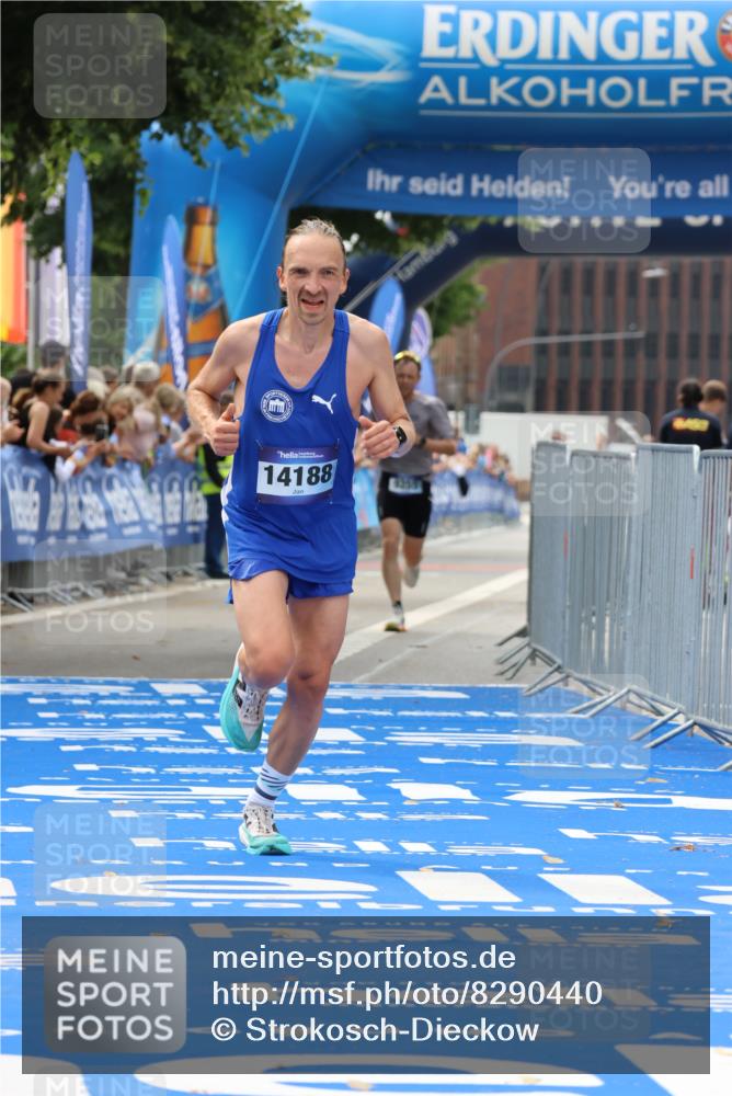 29.06.2025 - hella hamburg halbmarathon Strokosch-Dieckow http://msf.ph/oto/8290440 29.06.2025 10:19:54 Ziel 9255, 14188, 18848 meine-sportfotos.de