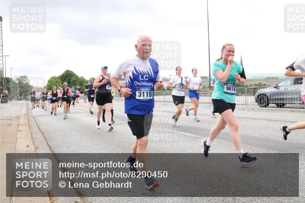 29.06.2025 - hella hamburg halbmarathon Lena Gebhardt http://msf.ph/oto/8290450 29.06.2025 10:55:45 Lombardsbrücke 3244, 187, 3115, 15081, 9614, 1616, 1873, 1917, 2793, 3101, 3115, 3157, 3244, 3268, 3577, 4265, 4470, 4473, 4628, 4896, 5040, 5220, 5222, 5306, 5483, 5487, 5575, 5994, 6055, 6056, 6113, 6257, 6494, 6594, 7516, 7548, 7616, 7680, 7969, 8110, 8527, 8532, 8533, 8626, 8648, 9548, 9614, 9618, 9838, 9857, 9858, 9861, 9865, 9956, 10094, 10436, 10438, 10449, 10559, 10593, 10640, 10885, 11109, 11903, 11962, 11963, 12695, 12902, 13230, 14727, 15152, 16385 meine-sportfotos.de
