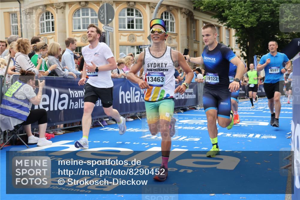 29.06.2025 - hella hamburg halbmarathon Strokosch-Dieckow http://msf.ph/oto/8290452 29.06.2025 10:49:54 Ziel 1321, 2540, 3692, 3852, 4017, 5460, 7100, 7657, 8454, 8455, 9126, 9200, 9213, 9491, 9597, 11975, 12271, 12527, 12733, 13225, 13463, 13758, 16716, 16732, 16800, 16887, 19109, 19112, 19122 meine-sportfotos.de