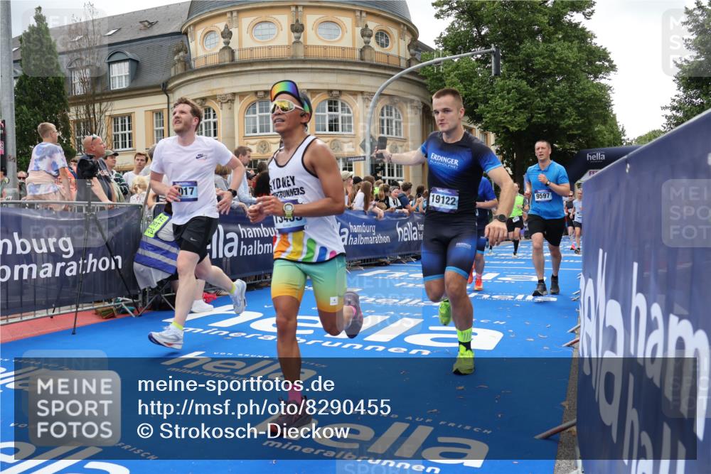 29.06.2025 - hella hamburg halbmarathon Strokosch-Dieckow http://msf.ph/oto/8290455 29.06.2025 10:49:54 Ziel 1321, 2540, 3692, 3852, 4017, 5460, 7100, 7657, 8454, 8455, 9126, 9200, 9213, 9491, 9597, 11975, 12271, 12527, 12733, 13225, 13463, 13758, 16716, 16732, 16800, 16887, 19109, 19112, 19122 meine-sportfotos.de