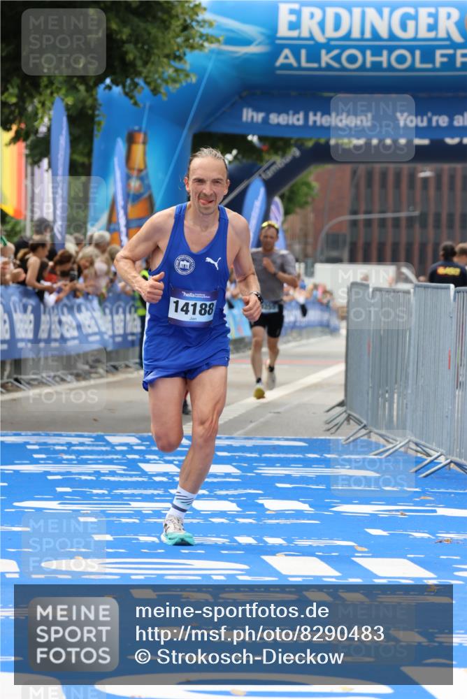 29.06.2025 - hella hamburg halbmarathon Strokosch-Dieckow http://msf.ph/oto/8290483 29.06.2025 10:19:54 Ziel 9255, 14188, 18848 meine-sportfotos.de