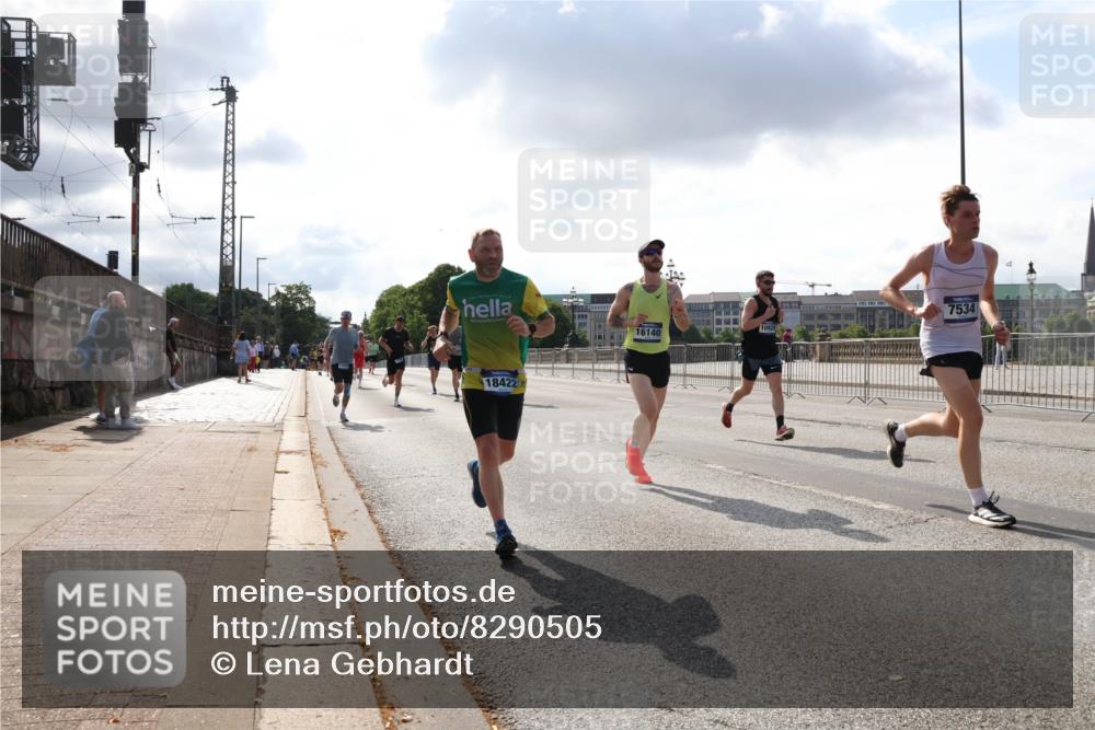 29.06.2025 - hella hamburg halbmarathon Lena Gebhardt http://msf.ph/oto/8290505 29.06.2025 09:46:21 Lombardsbrücke 18422, 16140, 10929, 7534, 1080, 1344, 1889, 1894, 2460, 2525, 3809, 3843, 3955, 4463, 4477, 4812, 4944, 5042, 6169, 6495, 7055, 7186, 7534, 7845, 7880, 7901, 8062, 8784, 8864, 8956, 9345, 10298, 10453, 10865, 10929, 11199, 11230, 11282, 11304, 11661, 11833, 12189, 12681, 12987, 13167, 13252, 13617, 13754, 13961, 14167, 14276, 14293, 15115, 15391, 15689, 15902, 16065, 16140, 16243, 16507, 16580, 16811, 16931, 16957, 17213, 17768 meine-sportfotos.de