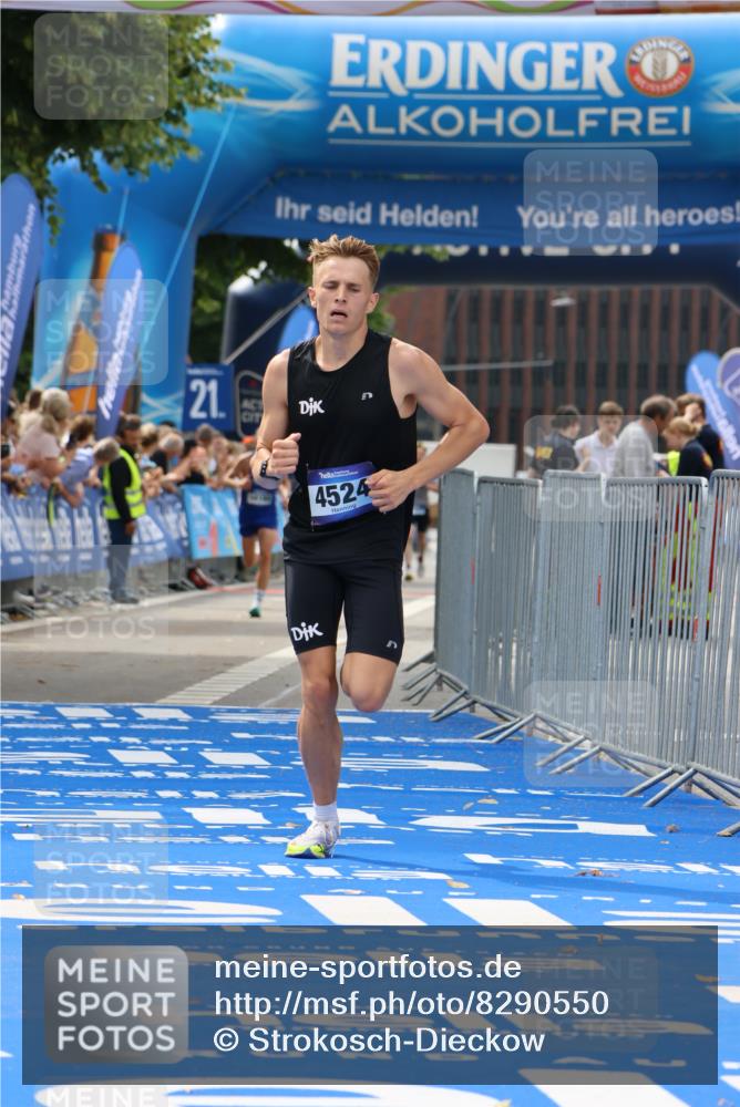29.06.2025 - hella hamburg halbmarathon Strokosch-Dieckow http://msf.ph/oto/8290550 29.06.2025 10:19:44 Ziel 4524 meine-sportfotos.de
