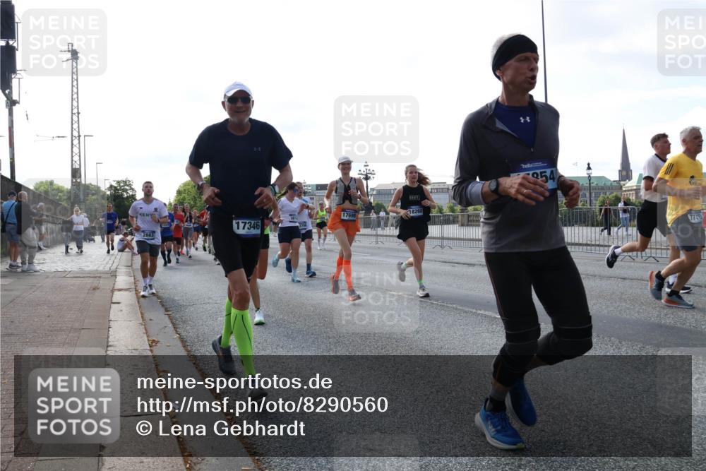 29.06.2025 - hella hamburg halbmarathon Lena Gebhardt http://msf.ph/oto/8290560 29.06.2025 09:58:44 Lombardsbrücke 2883, 18268, 17698, 1610, 17346, 954, 7716, 1190, 1285, 1410, 1485, 1715, 1719, 1727, 1815, 1946, 1951, 2029, 2034, 2518, 2656, 2840, 2883, 2907, 3037, 3041, 3097, 3334, 3819, 3859, 3952, 4120, 4152, 4167, 4903, 5077, 5084, 5093, 5259, 5378, 5721, 5894, 6272, 6294, 6433, 6592, 6629, 6657, 6759, 6877, 6897, 7082, 7369, 7716, 7732, 7856, 7896, 8068, 8154, 8311, 8322, 8393, 8590, 8639, 8721, 8798, 8825, 9012, 9057, 9562, 9655, 9656, 9727, 9770, 10084, 10488 meine-sportfotos.de