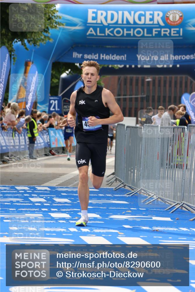 29.06.2025 - hella hamburg halbmarathon Strokosch-Dieckow http://msf.ph/oto/8290600 29.06.2025 10:19:44 Ziel 4524 meine-sportfotos.de