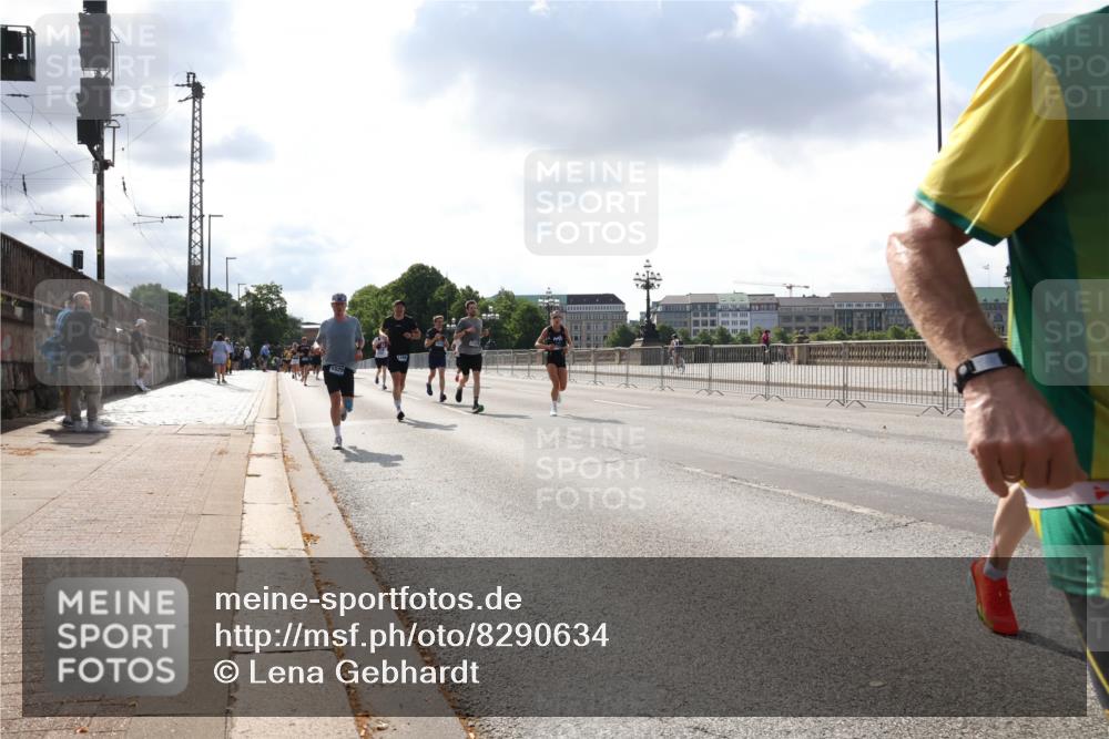 29.06.2025 - hella hamburg halbmarathon Lena Gebhardt http://msf.ph/oto/8290634 29.06.2025 09:46:22 Lombardsbrücke 1029, 1298, 1080, 1344, 1889, 1894, 2460, 2525, 3809, 3843, 3955, 4463, 4477, 4812, 4944, 5042, 6169, 6495, 7055, 7186, 7534, 7845, 7880, 7901, 8062, 8784, 8864, 8956, 9345, 10298, 10453, 10865, 10929, 11199, 11230, 11282, 11304, 11661, 11833, 12189, 12681, 12987, 13167, 13252, 13617, 13754, 13961, 14167, 14276, 14293, 15115, 15391, 15689, 15902, 16065, 16140, 16243, 16507, 16580, 16811, 16931, 16957, 17213, 17768 meine-sportfotos.de