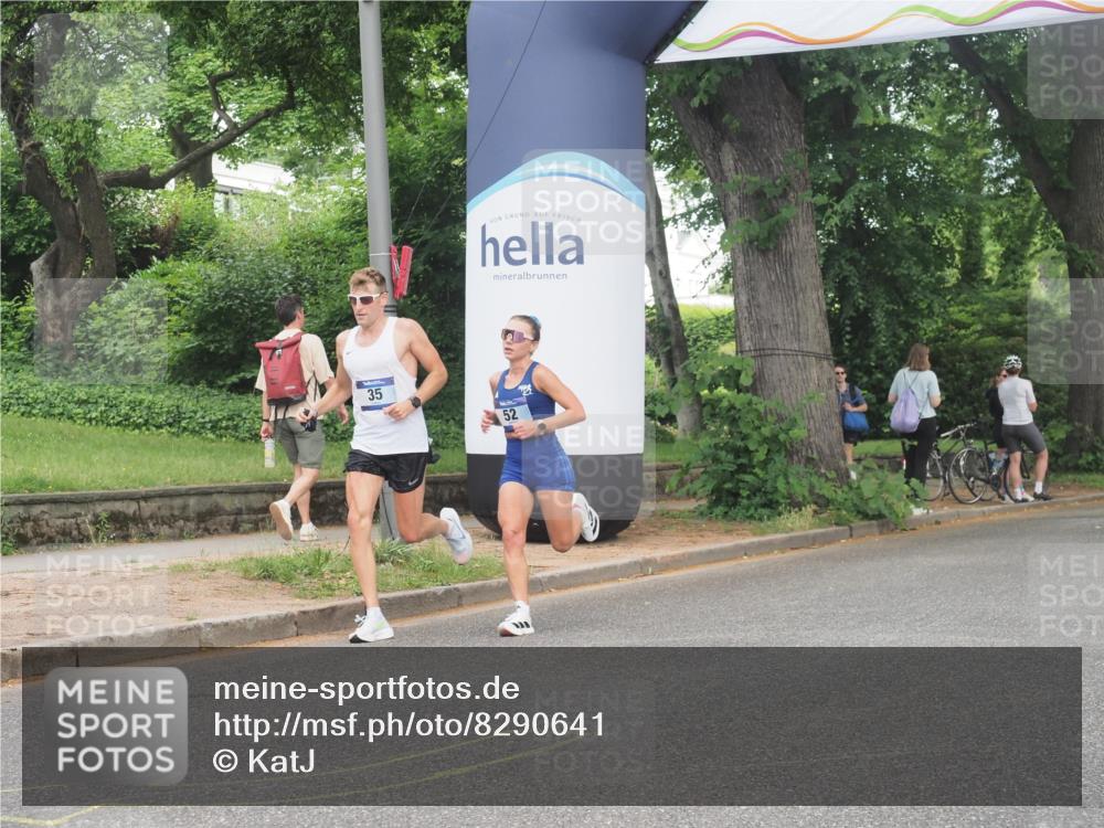 29.06.2025 - hella hamburg halbmarathon KatJ http://msf.ph/oto/8290641 29.06.2025 10:12:39 Zwischen KM18-KM19 52 meine-sportfotos.de