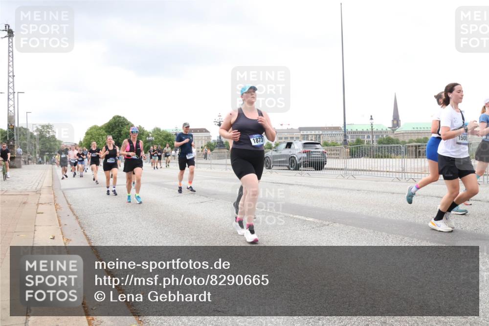 29.06.2025 - hella hamburg halbmarathon Lena Gebhardt http://msf.ph/oto/8290665 29.06.2025 10:55:46 Lombardsbrücke 1873, 17392, 1508, 1616, 1873, 1917, 2793, 3101, 3115, 3157, 3244, 3268, 3577, 4265, 4470, 4473, 4628, 4896, 5040, 5220, 5222, 5306, 5483, 5487, 5575, 5994, 6055, 6056, 6113, 6257, 6494, 6594, 7516, 7548, 7616, 7680, 7969, 8110, 8527, 8532, 8533, 8626, 8648, 9548, 9614, 9618, 9838, 9857, 9858, 9861, 9865, 9956, 10094, 10436, 10438, 10449, 10559, 10593, 10640, 10885, 11109, 11903, 11962, 11963, 12695, 12902, 13230, 14727, 15152, 16385 meine-sportfotos.de