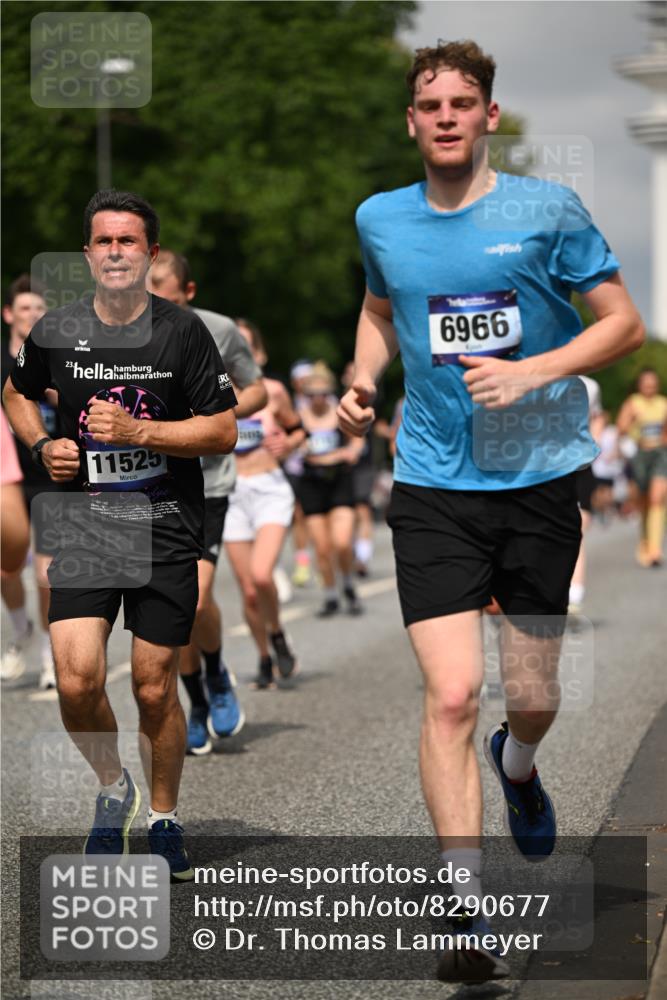 29.06.2025 - hella hamburg halbmarathon Dr. Thomas Lammeyer http://msf.ph/oto/8290677 29.06.2025 10:16:04 Kennedybrücke 1062, 1249, 1790, 1850, 1851, 3182, 3248, 3262, 3746, 3837, 4453, 4499, 5166, 5176, 6822, 6871, 6966, 7370, 7474, 8206, 8207, 9119, 9253, 9254, 9405 meine-sportfotos.de