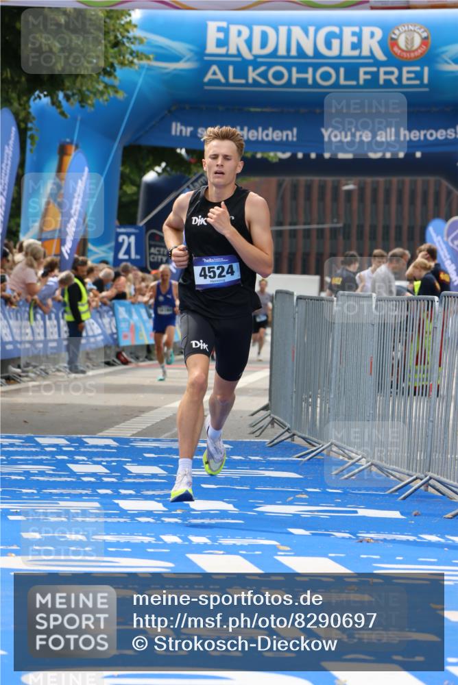 29.06.2025 - hella hamburg halbmarathon Strokosch-Dieckow http://msf.ph/oto/8290697 29.06.2025 10:19:44 Ziel 4524 meine-sportfotos.de