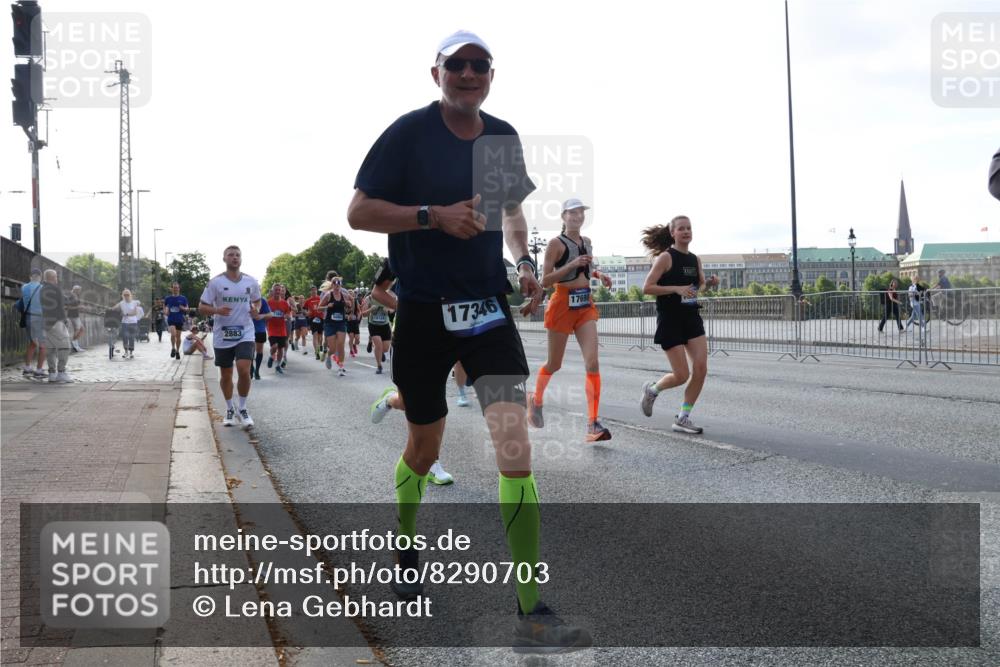 29.06.2025 - hella hamburg halbmarathon Lena Gebhardt http://msf.ph/oto/8290703 29.06.2025 09:58:44 Lombardsbrücke 2883, 17346, 1190, 1285, 1410, 1485, 1715, 1719, 1727, 1815, 1946, 1951, 2029, 2034, 2518, 2656, 2840, 2883, 2907, 3037, 3041, 3097, 3334, 3819, 3859, 3952, 4120, 4152, 4167, 4903, 5077, 5084, 5093, 5259, 5378, 5721, 5894, 6272, 6294, 6433, 6592, 6629, 6657, 6759, 6877, 6897, 7082, 7369, 7716, 7732, 7856, 7896, 8068, 8154, 8311, 8322, 8393, 8590, 8639, 8721, 8798, 8825, 9012, 9057, 9562, 9655, 9656, 9727, 9770, 10084, 10488 meine-sportfotos.de