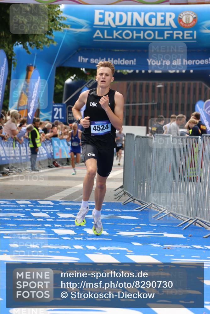 29.06.2025 - hella hamburg halbmarathon Strokosch-Dieckow http://msf.ph/oto/8290730 29.06.2025 10:19:44 Ziel 4524 meine-sportfotos.de