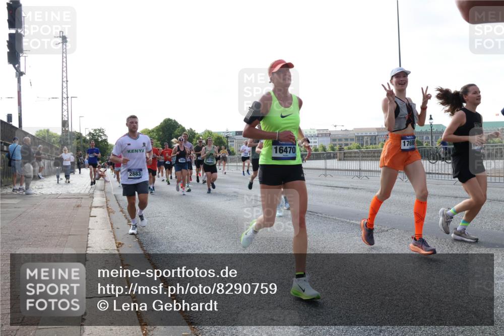 29.06.2025 - hella hamburg halbmarathon Lena Gebhardt http://msf.ph/oto/8290759 29.06.2025 09:58:45 Lombardsbrücke 2883, 10724, 16470, 17698, 1285, 1410, 1485, 1715, 1719, 1727, 1815, 1946, 1951, 2029, 2034, 2518, 2656, 2840, 2883, 2907, 3037, 3041, 3097, 3334, 3819, 3859, 3952, 4120, 4152, 4167, 4903, 5077, 5084, 5259, 5378, 5721, 5894, 6272, 6294, 6433, 6592, 6629, 6657, 6759, 6877, 6897, 7082, 7232, 7369, 7716, 7732, 7856, 8068, 8154, 8311, 8322, 8393, 8590, 8639, 8721, 8798, 8825, 9012, 9057, 9562, 9655, 9656, 9727, 9770, 10084, 10488 meine-sportfotos.de