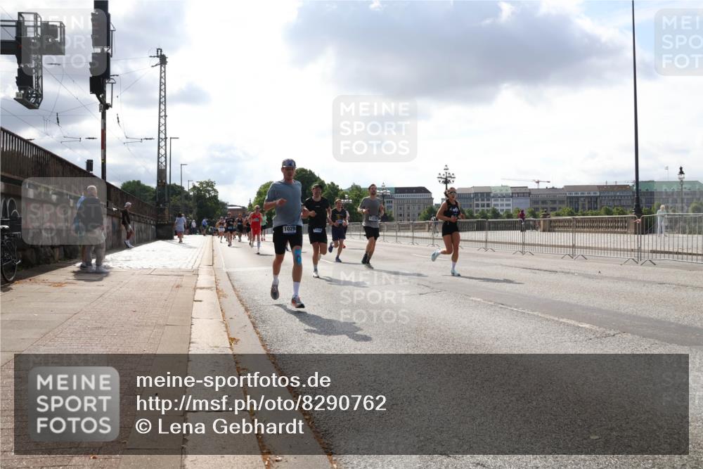 29.06.2025 - hella hamburg halbmarathon Lena Gebhardt http://msf.ph/oto/8290762 29.06.2025 09:46:23 Lombardsbrücke 1029, 1290, 11230, 1080, 1344, 1889, 1894, 2460, 2525, 3809, 3843, 3955, 4463, 4477, 4812, 4944, 5042, 5048, 6169, 6495, 7055, 7186, 7534, 7845, 7880, 7901, 8062, 8784, 8864, 8956, 9345, 10298, 10453, 10865, 10929, 11199, 11230, 11282, 11304, 11661, 11833, 12189, 12681, 12987, 13167, 13252, 13617, 13754, 13961, 14167, 14276, 14293, 15115, 15391, 15689, 15902, 16065, 16140, 16243, 16507, 16580, 16811, 16931, 16957, 17213, 17768 meine-sportfotos.de
