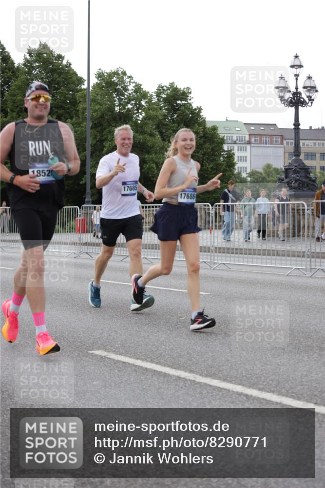 29.06.2025 - hella hamburg halbmarathon Jannik Wohlers http://msf.ph/oto/8290771 29.06.2025 10:04:14 Lombardsbrücke 1213, 1316, 1347, 1377, 2011, 2463, 2698, 2852, 3994, 4146, 4293, 5869, 6311, 8049, 9489, 10100, 10213, 10709, 10834, 12125, 12924, 13533, 13625, 15532, 16128, 16145, 16753, 16995, 17113, 17434, 17540, 17569, 17685, 17686, 18520, 18525 meine-sportfotos.de