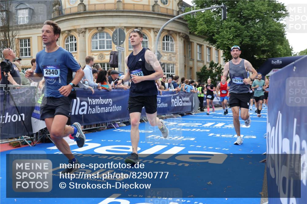 29.06.2025 - hella hamburg halbmarathon Strokosch-Dieckow http://msf.ph/oto/8290777 29.06.2025 10:49:59 Ziel 1216, 1321, 1507, 2020, 2540, 3562, 3692, 3852, 7100, 7657, 8454, 8455, 9031, 9213, 9303, 9491, 9965, 12203, 12271, 12527, 12733, 13225, 13758, 14257, 16403, 16716, 16732, 16887, 18228, 18657, 18658, 18884, 19112 meine-sportfotos.de