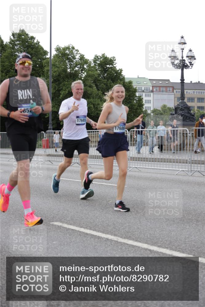 29.06.2025 - hella hamburg halbmarathon Jannik Wohlers http://msf.ph/oto/8290782 29.06.2025 10:04:14 Lombardsbrücke 1213, 1316, 1347, 1377, 2011, 2463, 2698, 2852, 3994, 4146, 4293, 5869, 6311, 8049, 9489, 10100, 10213, 10709, 10834, 12125, 12924, 13533, 13625, 15532, 16128, 16145, 16753, 16995, 17113, 17434, 17540, 17569, 17685, 17686, 18520, 18525 meine-sportfotos.de