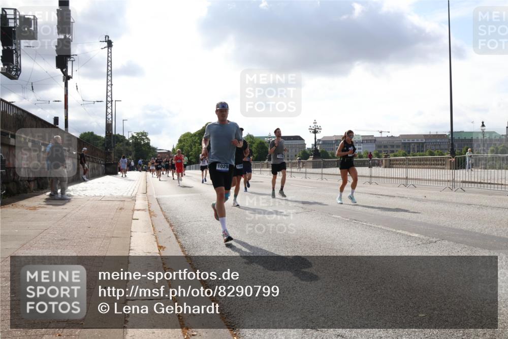 29.06.2025 - hella hamburg halbmarathon Lena Gebhardt http://msf.ph/oto/8290799 29.06.2025 09:46:23 Lombardsbrücke 1029, 1298, 11230, 1080, 1344, 1889, 1894, 2460, 2525, 3809, 3843, 3955, 4463, 4477, 4812, 4944, 5042, 5048, 6169, 6495, 7055, 7186, 7534, 7845, 7880, 7901, 8062, 8784, 8864, 8956, 9345, 10298, 10453, 10865, 10929, 11199, 11230, 11282, 11304, 11661, 11833, 12189, 12681, 12987, 13167, 13252, 13617, 13754, 13961, 14167, 14276, 14293, 15115, 15391, 15689, 15902, 16065, 16140, 16243, 16507, 16580, 16811, 16931, 16957, 17213, 17768 meine-sportfotos.de