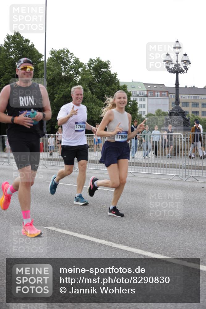 29.06.2025 - hella hamburg halbmarathon Jannik Wohlers http://msf.ph/oto/8290830 29.06.2025 10:04:14 Lombardsbrücke 1213, 1316, 1347, 1377, 2011, 2463, 2698, 2852, 3994, 4146, 4293, 5869, 6311, 8049, 9489, 10100, 10213, 10709, 10834, 12125, 12924, 13533, 13625, 15532, 16128, 16145, 16753, 16995, 17113, 17434, 17540, 17569, 17685, 17686, 18520, 18525 meine-sportfotos.de