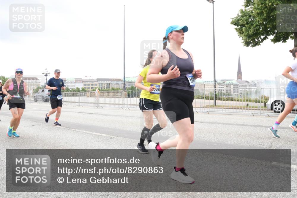 29.06.2025 - hella hamburg halbmarathon Lena Gebhardt http://msf.ph/oto/8290863 29.06.2025 10:55:47 Lombardsbrücke 1, 094, 187, 1616, 1873, 1917, 2793, 3101, 3115, 3157, 3244, 3268, 3577, 4265, 4470, 4473, 4628, 4896, 5040, 5220, 5222, 5306, 5483, 5487, 5575, 5994, 6055, 6056, 6113, 6257, 6494, 6594, 7516, 7548, 7616, 7680, 7969, 8110, 8527, 8532, 8533, 8626, 8648, 9548, 9614, 9618, 9838, 9857, 9858, 9861, 9865, 9956, 10094, 10436, 10438, 10449, 10559, 10593, 10640, 10885, 11109, 11903, 11962, 11963, 12695, 12902, 14727, 16385 meine-sportfotos.de