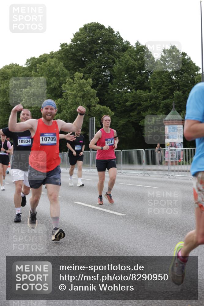 29.06.2025 - hella hamburg halbmarathon Jannik Wohlers http://msf.ph/oto/8290950 29.06.2025 10:04:16 Lombardsbrücke 1213, 1316, 1347, 1377, 2011, 2463, 2628, 2698, 2852, 3994, 4146, 4293, 4538, 5869, 6311, 8049, 10100, 10709, 10834, 12125, 12924, 13533, 13625, 15532, 16128, 16145, 16357, 16995, 17113, 17434, 17540, 17685, 17686, 17814, 18520 meine-sportfotos.de