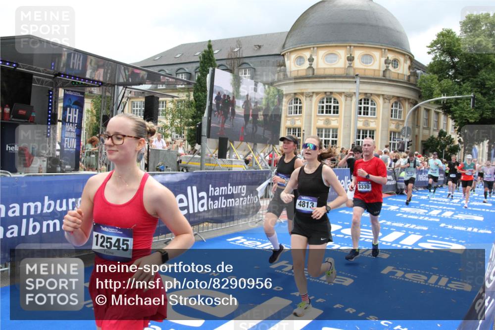 29.06.2025 - hella hamburg halbmarathon Michael Strokosch http://msf.ph/oto/8290956 29.06.2025 10:56:14 Ziel 1193, 4594, 4813, 5465, 5492, 5570, 8330, 8639, 9907, 10789, 12545, 14363, 15484, 16113, 16634, 17468, 17640, 17642 meine-sportfotos.de