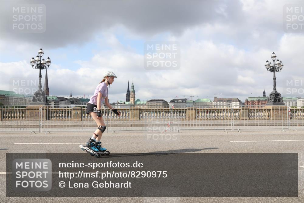 29.06.2025 - hella hamburg halbmarathon Lena Gebhardt http://msf.ph/oto/8290975 29.06.2025 09:05:49 Lombardsbrücke  meine-sportfotos.de