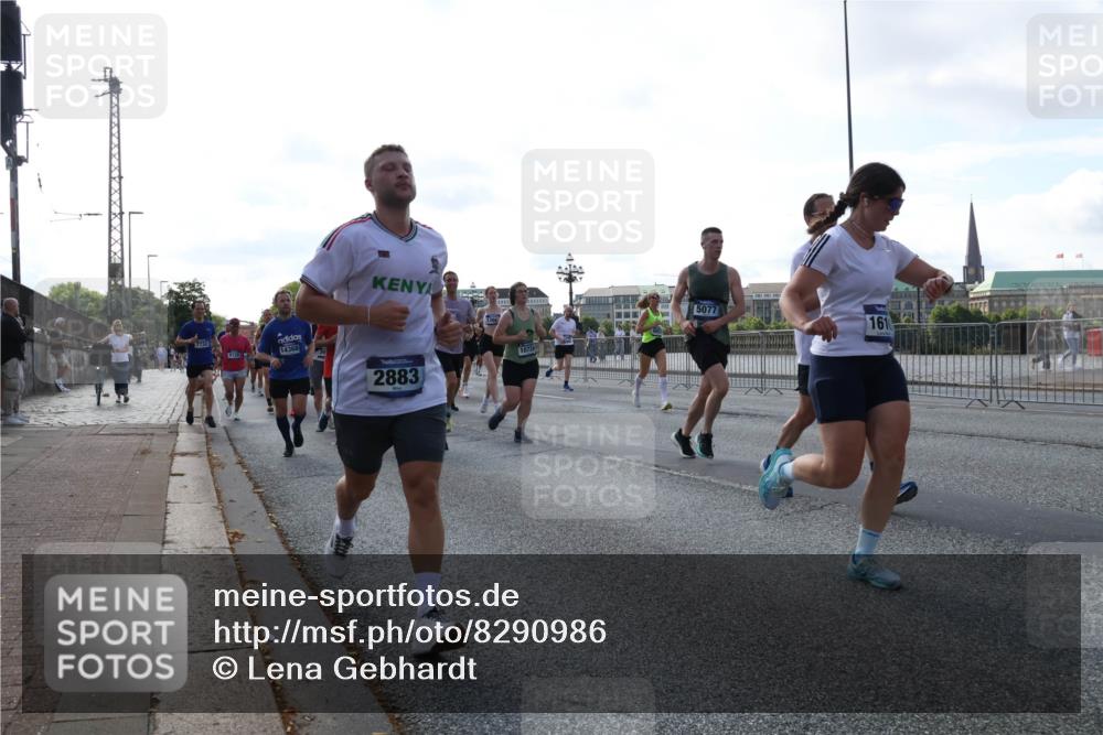 29.06.2025 - hella hamburg halbmarathon Lena Gebhardt http://msf.ph/oto/8290986 29.06.2025 09:58:46 Lombardsbrücke 7732, 4120, 14368, 2883, 10724, 5077, 161, 1285, 1410, 1485, 1715, 1719, 1727, 1815, 1946, 1951, 1972, 2029, 2034, 2518, 2656, 2840, 2883, 2907, 3037, 3041, 3097, 3334, 3819, 3859, 3952, 4120, 4152, 4167, 5077, 5084, 5259, 5378, 5721, 5894, 6272, 6294, 6433, 6592, 6629, 6657, 6759, 6877, 6897, 7082, 7232, 7369, 7716, 7732, 7856, 8068, 8154, 8311, 8322, 8393, 8590, 8639, 8721, 8798, 8825, 9012, 9057, 9562, 9655, 9656, 9727, 9770, 10084, 10488 meine-sportfotos.de