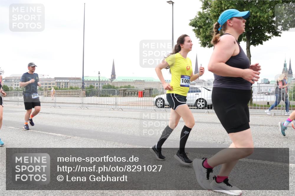 29.06.2025 - hella hamburg halbmarathon Lena Gebhardt http://msf.ph/oto/8291027 29.06.2025 10:55:48 Lombardsbrücke 3244, 1009, 1616, 1873, 1909, 1917, 2793, 3101, 3115, 3157, 3244, 3268, 3577, 4265, 4470, 4473, 4836, 4896, 5220, 5222, 5306, 5483, 5487, 5575, 5994, 6055, 6056, 6113, 6257, 6494, 6594, 7516, 7548, 7616, 7680, 7969, 8110, 8527, 8532, 8533, 8626, 8648, 9548, 9614, 9618, 9838, 9857, 9858, 9861, 9865, 9956, 10094, 10436, 10438, 10449, 10559, 10593, 10640, 10885, 11109, 11903, 11962, 11963, 12695, 12902, 14727, 16385 meine-sportfotos.de