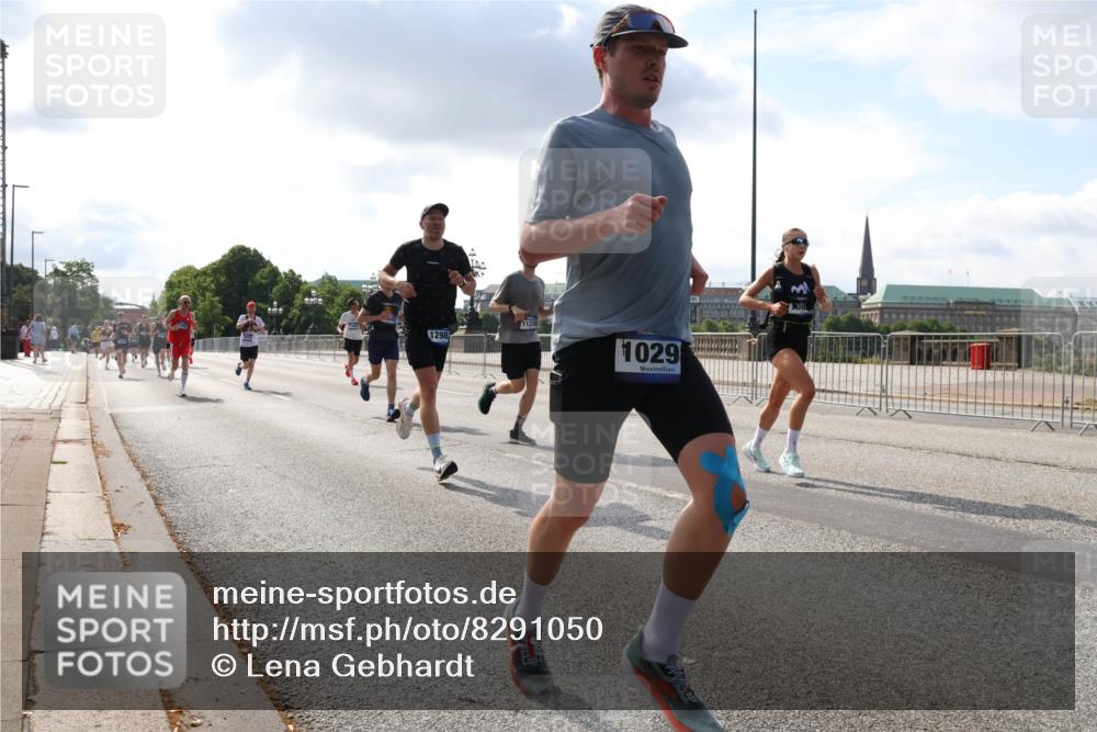 29.06.2025 - hella hamburg halbmarathon Lena Gebhardt http://msf.ph/oto/8291050 29.06.2025 09:46:24 Lombardsbrücke 12987, 11230, 1029, 1080, 1344, 1889, 1894, 2460, 2525, 3809, 3843, 3955, 4463, 4477, 4812, 4944, 5042, 5048, 6169, 6495, 6683, 7055, 7186, 7534, 7845, 7901, 8062, 8784, 8864, 8956, 9345, 10298, 10453, 10865, 10929, 11199, 11230, 11282, 11304, 11661, 11833, 12189, 12447, 12681, 12987, 13252, 13617, 13754, 13961, 14167, 14276, 14293, 15115, 15391, 15689, 15902, 16065, 16140, 16243, 16507, 16580, 16811, 16931, 16957, 17213, 17768 meine-sportfotos.de
