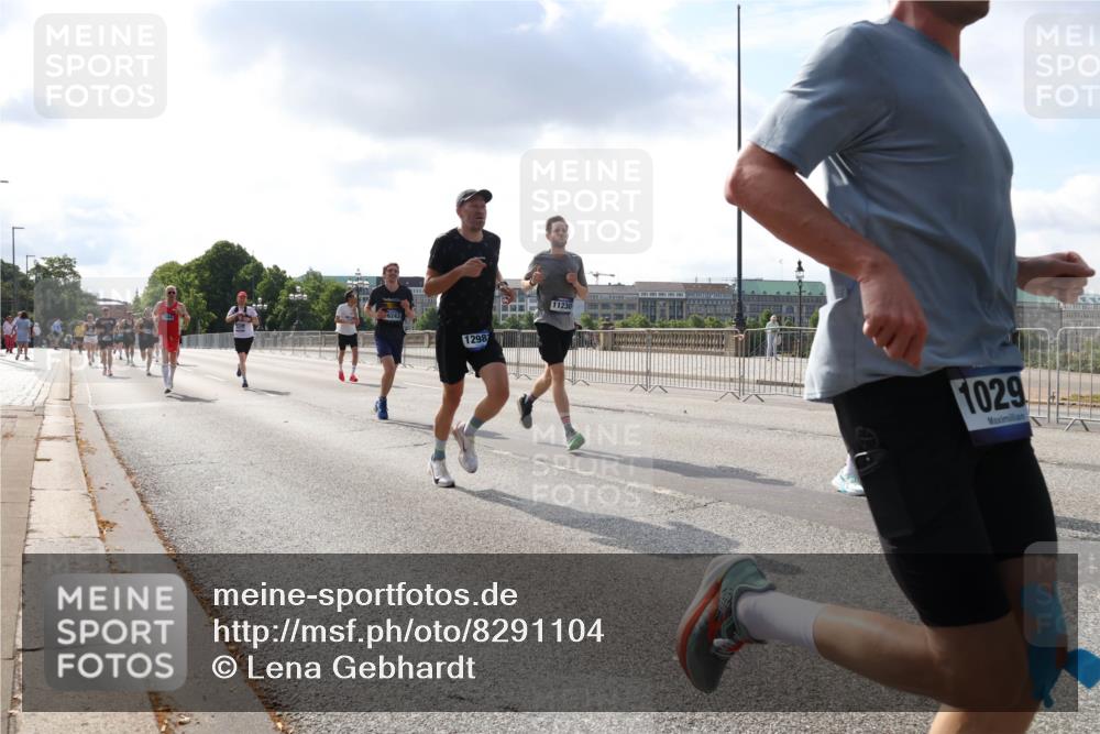29.06.2025 - hella hamburg halbmarathon Lena Gebhardt http://msf.ph/oto/8291104 29.06.2025 09:46:25 Lombardsbrücke 6243, 1298, 11230, 1029, 1344, 1889, 2243, 2460, 2525, 3809, 3843, 3955, 4463, 4477, 4812, 4944, 5042, 5048, 5152, 6169, 6495, 6683, 7055, 7186, 7534, 7628, 7845, 7901, 8062, 8312, 8784, 8864, 8956, 9345, 10298, 10453, 10865, 10929, 11199, 11230, 11282, 11304, 11661, 11833, 12189, 12447, 12681, 12987, 13252, 13617, 13961, 14276, 14293, 14310, 15115, 15391, 15689, 15902, 16065, 16140, 16243, 16507, 16580, 16811, 16931, 16957, 17213, 17768 meine-sportfotos.de