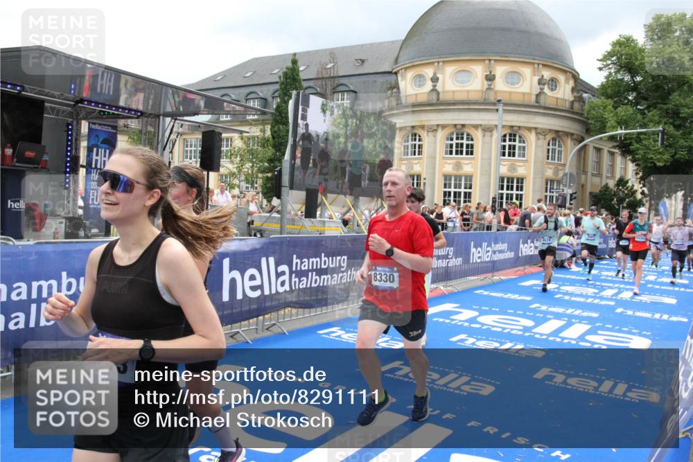 29.06.2025 - hella hamburg halbmarathon Michael Strokosch http://msf.ph/oto/8291111 29.06.2025 10:56:14 Ziel 1193, 4594, 4813, 5465, 5492, 5570, 8330, 8639, 9907, 10789, 12545, 14363, 15484, 16113, 16634, 17468, 17640, 17642 meine-sportfotos.de