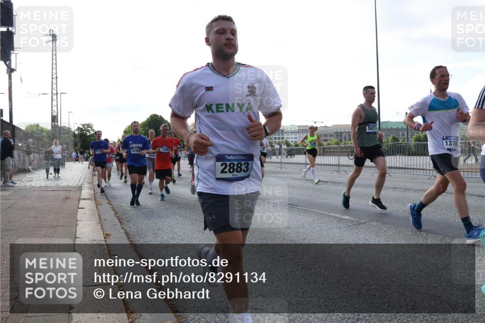 29.06.2025 - hella hamburg halbmarathon Lena Gebhardt http://msf.ph/oto/8291134 29.06.2025 09:58:46 Lombardsbrücke 7732, 14368, 7369, 2883, 5071, 13706, 1285, 1410, 1485, 1715, 1719, 1727, 1815, 1946, 1951, 1972, 2029, 2034, 2518, 2656, 2840, 2883, 2907, 3037, 3041, 3097, 3334, 3819, 3859, 3952, 4120, 4152, 4167, 5077, 5084, 5259, 5378, 5721, 5894, 6272, 6294, 6433, 6592, 6629, 6657, 6759, 6877, 6897, 7082, 7232, 7369, 7716, 7732, 7856, 8068, 8154, 8311, 8322, 8393, 8590, 8639, 8721, 8798, 8825, 9012, 9057, 9562, 9655, 9656, 9727, 9770, 10084, 10488 meine-sportfotos.de