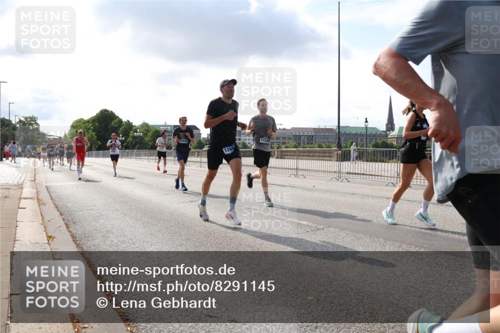 29.06.2025 - hella hamburg halbmarathon Lena Gebhardt http://msf.ph/oto/8291145 29.06.2025 09:46:25 Lombardsbrücke 16243, 1298, 11230, 1344, 1889, 2243, 2460, 2525, 3809, 3843, 3955, 4463, 4477, 4812, 4944, 5042, 5048, 5152, 6169, 6495, 6683, 7055, 7186, 7534, 7628, 7845, 7901, 8062, 8312, 8784, 8864, 8956, 9345, 10298, 10453, 10865, 10929, 11199, 11230, 11282, 11304, 11661, 11833, 12189, 12447, 12681, 12987, 13252, 13617, 13961, 14276, 14293, 14310, 15115, 15391, 15689, 15902, 16065, 16140, 16243, 16507, 16580, 16811, 16931, 16957, 17213, 17768 meine-sportfotos.de