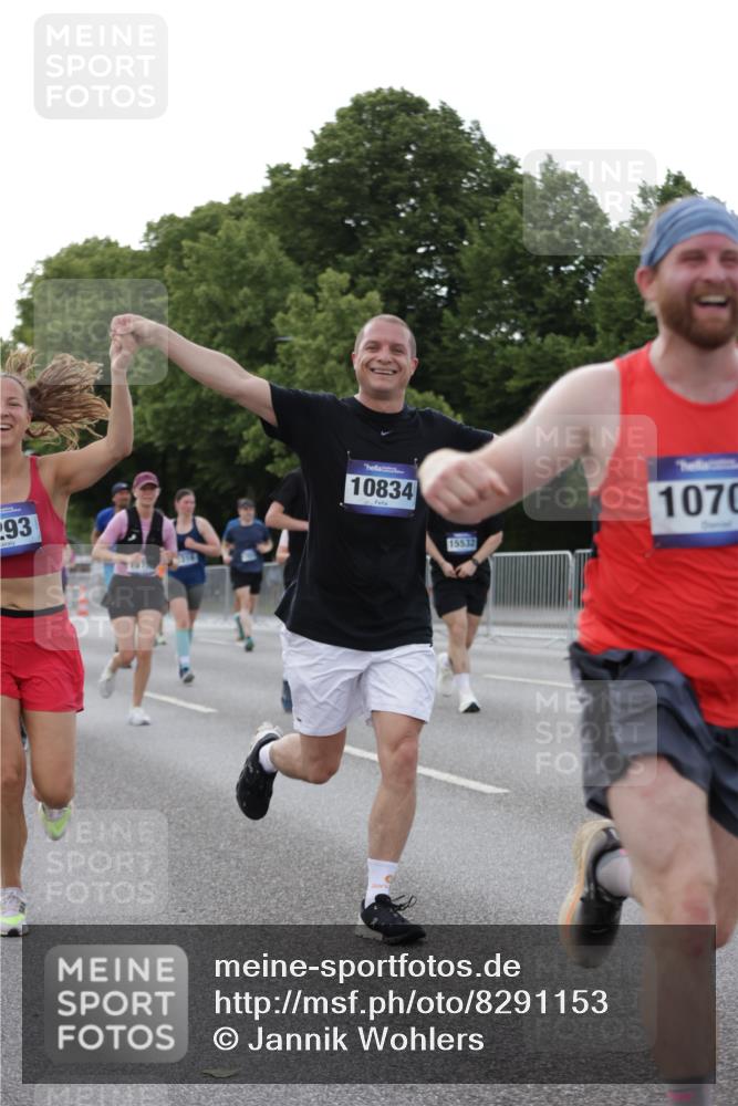 29.06.2025 - hella hamburg halbmarathon Jannik Wohlers http://msf.ph/oto/8291153 29.06.2025 10:04:17 Lombardsbrücke 1213, 1316, 1347, 1377, 2011, 2463, 2628, 2698, 2852, 3994, 4146, 4293, 4394, 4538, 5869, 6311, 8049, 10100, 10709, 10834, 11551, 12125, 12924, 13533, 13625, 15532, 16128, 16145, 16357, 16995, 17113, 17434, 17540, 17685, 17686, 17814, 18520 meine-sportfotos.de