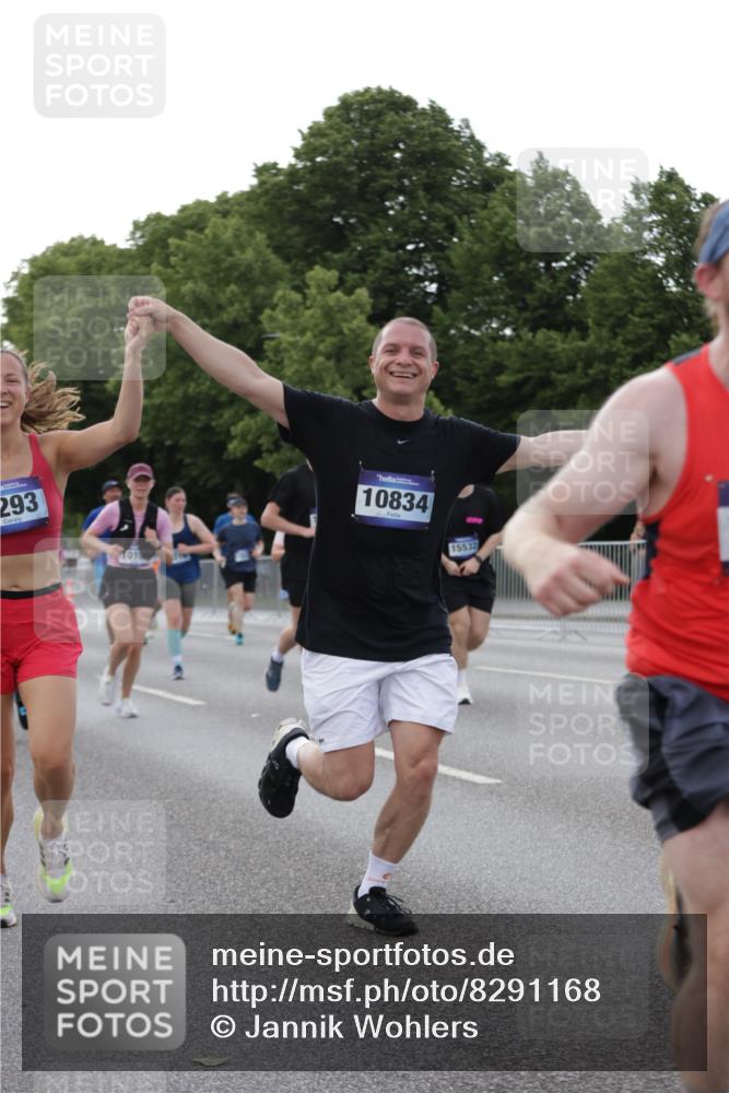 29.06.2025 - hella hamburg halbmarathon Jannik Wohlers http://msf.ph/oto/8291168 29.06.2025 10:04:17 Lombardsbrücke 1213, 1316, 1347, 1377, 2011, 2463, 2628, 2698, 2852, 3994, 4146, 4293, 4394, 4538, 5869, 6311, 8049, 10100, 10709, 10834, 11551, 12125, 12924, 13533, 13625, 15532, 16128, 16145, 16357, 16995, 17113, 17434, 17540, 17685, 17686, 17814, 18520 meine-sportfotos.de