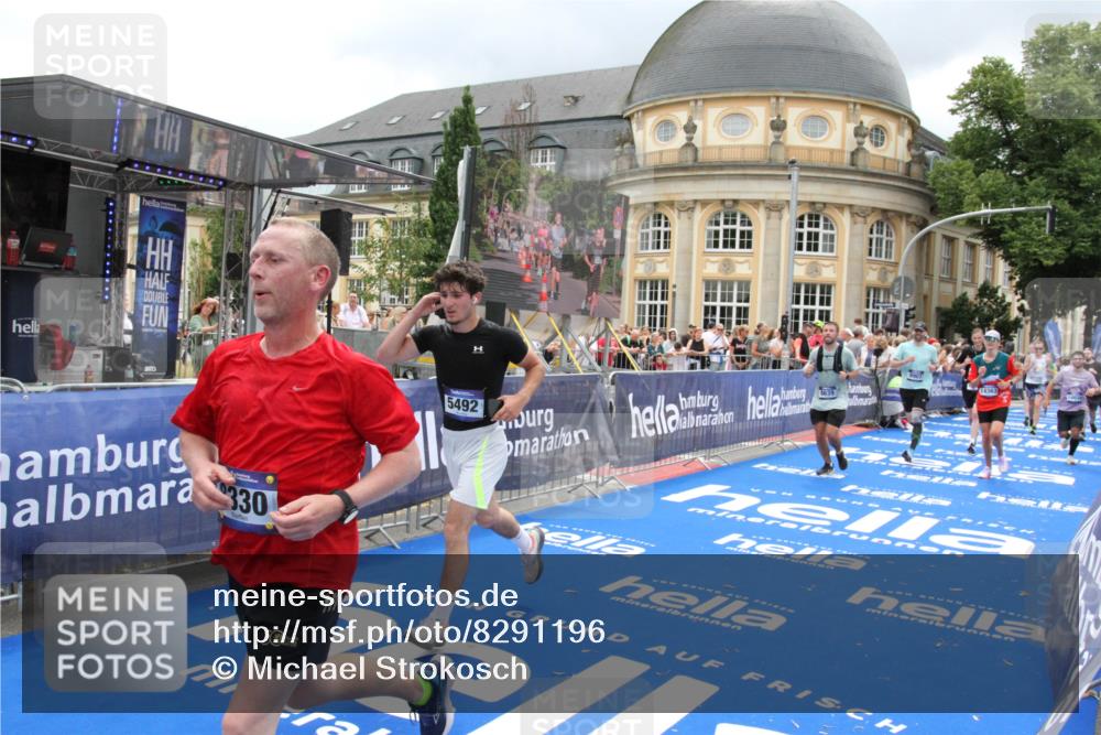 29.06.2025 - hella hamburg halbmarathon Michael Strokosch http://msf.ph/oto/8291196 29.06.2025 10:56:15 Ziel 1193, 4594, 4813, 5465, 5492, 5570, 8330, 8639, 9903, 9907, 10789, 12348, 12545, 14363, 15484, 16113, 16634, 17468, 17642, 19152 meine-sportfotos.de